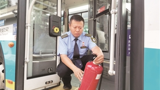 劳模风采·北京劳模 | 王雷：热情周到服务有起点没终点